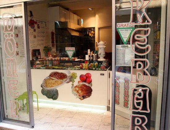 Verona: Interzis la kebab şi prăjeli. Strică decorul! 