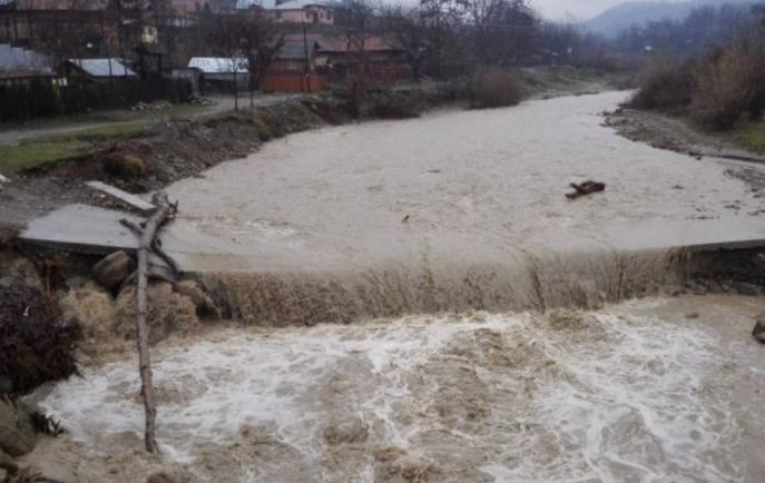 Opt bazine hidrografice din Transilvania şi Muntenia, sub COD GALBEN de inundații