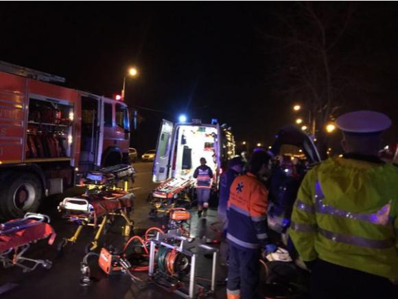 Accident mortal pe litoral. Doi tineri au murit, două fete sunt în comă, la spital