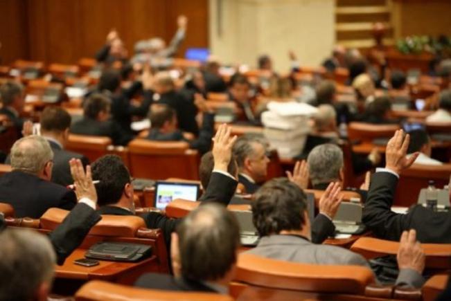 TVR, tot fără președinte! Şedinţa de plen comun din Parlament, suspendată