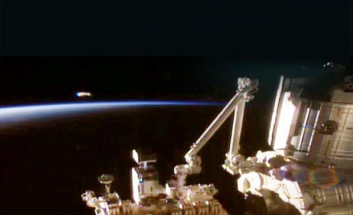 Vânătorii de OZN-uri, în DELIR. Un obiect misterios trece pe lângă ISS. NASA întrerupe brusc transmisia (VIDEO)