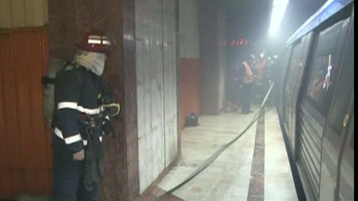 INCENDIUL LA METROU: tabloul electric din staţia Piaţa Romană s-a defectat. Circulaţia a fost reluată!  