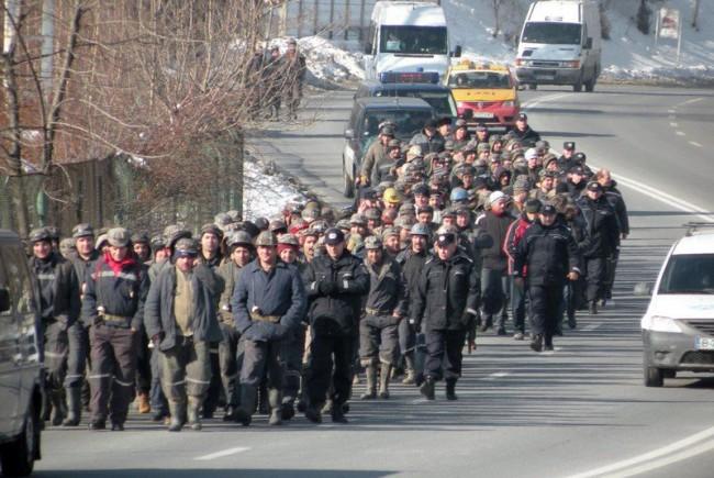 Minerii ajung luni dimineață în București pentru a protesta față de situația Complexului Energetic Oltenia