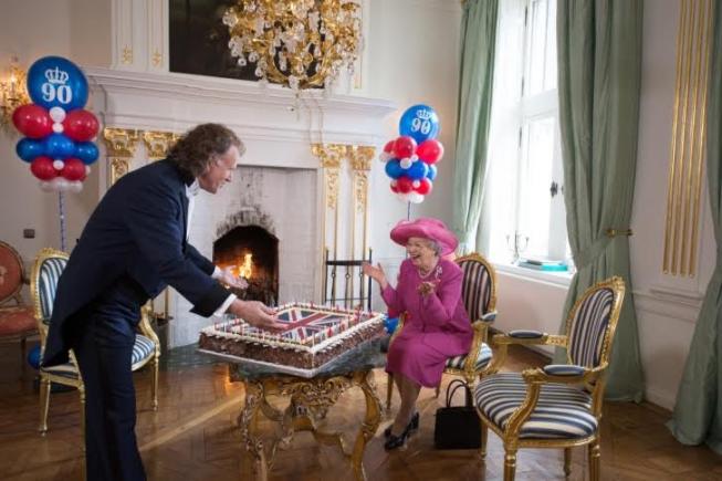 Cadoul lui Andre Rieu pentru Regina Elizabeta a II-a