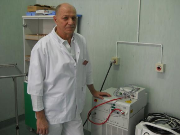 Singurul medic român care operează cu laser metastaze pulmonare va salva vieți doar în Ungaria