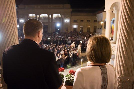 Cât i-a „costat“ pe cei doi protestatari de la Patriarhie „DEMISIA“ lui Klaus Iohannis 