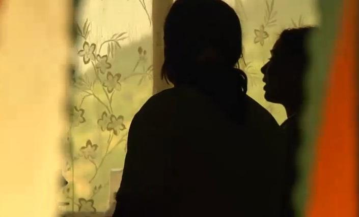 AFP avertizează: Un fenomen ÎNGRIJORĂTOR ia amploare în rândul adolescentelor din România (VIDEO)
