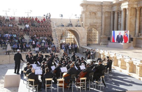 O orchestră simfonică din Rusia a cântat printre ruinele de la Palmyra