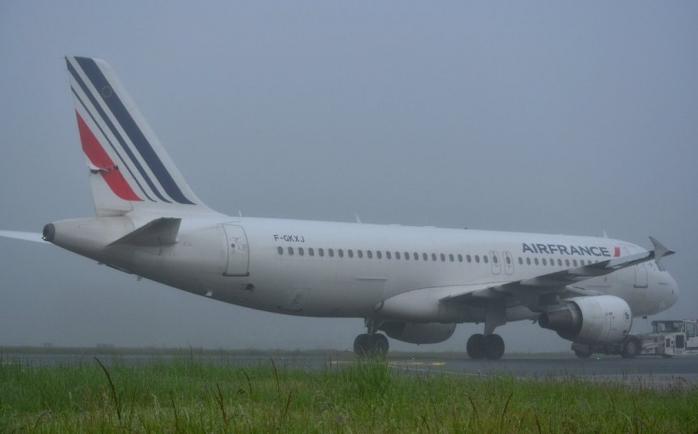 Incident aviatic în Franța. Două avioane s-au lovit pe aeroportul Charles de Gaulle