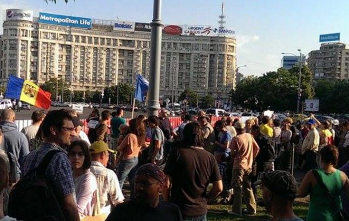 Sindicaliștii RADET protestează în fața Guvernului