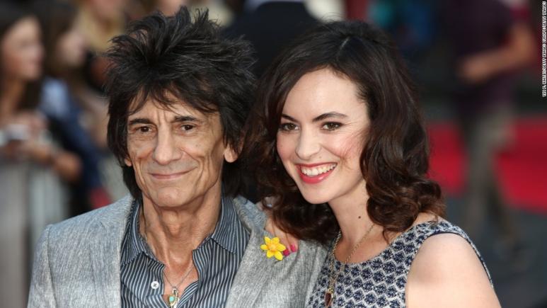 Rockerul Ronnie Wood, tată de gemene !