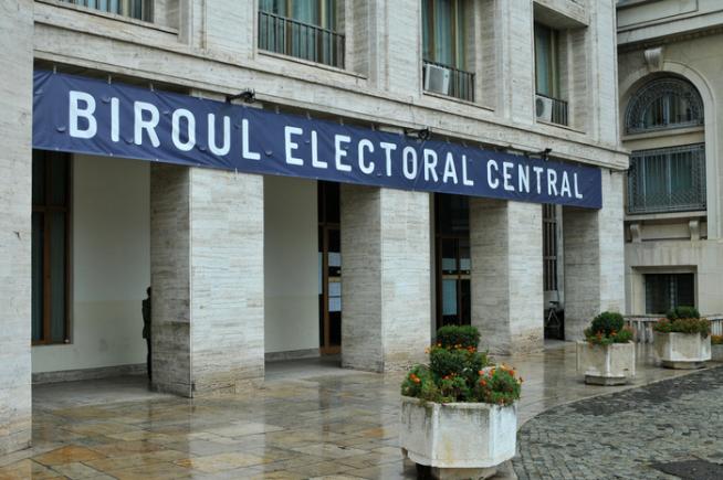 Apelul de  la ora 12.00. Au votat trei milioane de români. Plus încă câţiva