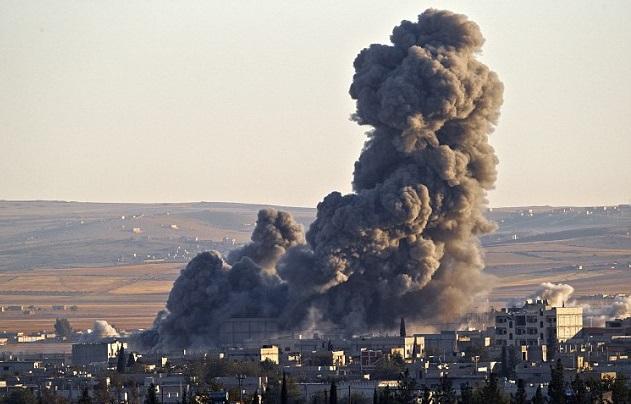 Oraşul sirian Minbej, fief al ISIS, este sub asediu. Zeci de mii de civili, blocaţi în zona bombardată (VIDEO)