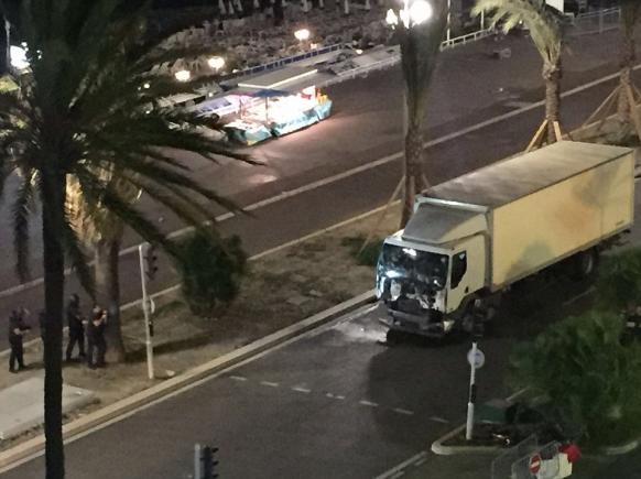 VIDEO. Politiștii francezi încercând să stopeze camionul ucigaș 