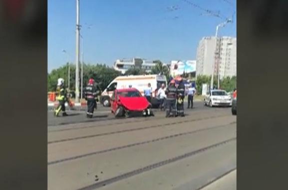 Accident grav pe Podul Băneasa. Circulația tramvaiului 5, BLOCATĂ pe ambele sensuri