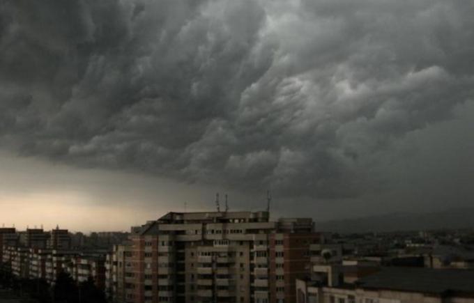 Se răcește și vin ploile! ALERTĂ METEO în 15 județe și București, din această seară