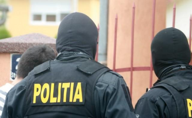 ULTIMA ORĂ! Poliţiştii fac percheziţii la firma implicată în dosarul articolelor sportive contrafăcute 