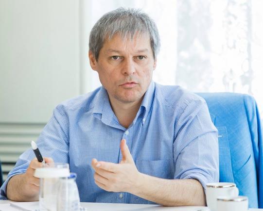 Cioloş anunţă că nu se înscrie în vreun partid, dar îi îndeamnă pe alţii