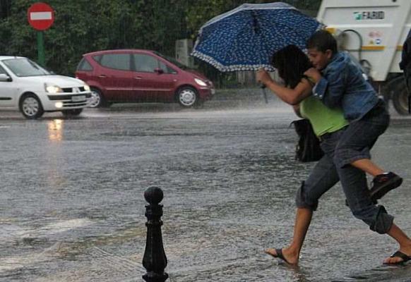 Avertizare meteo: averse şi descărcări electrice în Banat, Crişana, Maramureş...