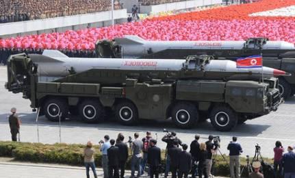 Coreea de Nord a lansat trei rachete balistice către Marea Japoniei