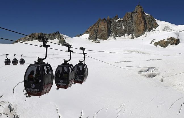 Turişti BLOCAŢI în telecabine, în Masivul Mont Blanc. Au petrecut noaptea în frig, la 3.500 de metri! (VIDEO)