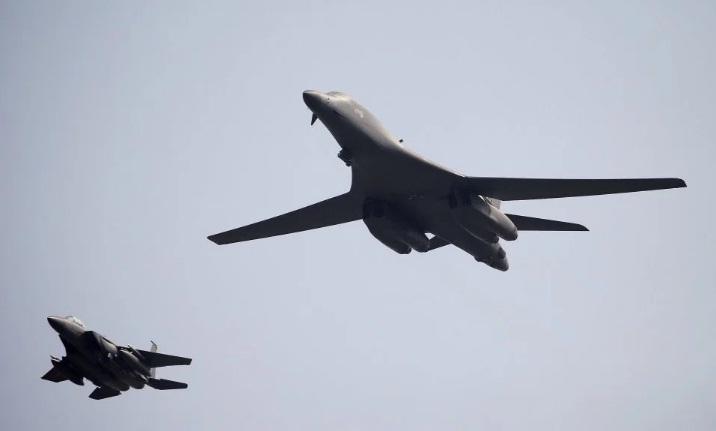 Avertisment pentru Phenian: Două bombardiere americane, deasupra Coreei de Sud!