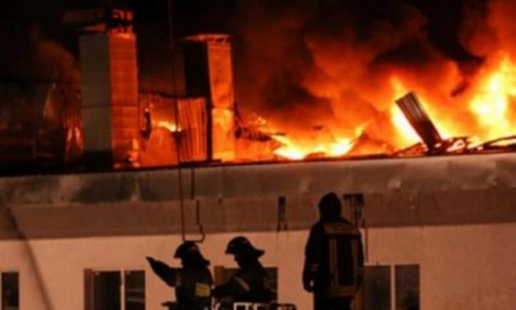 Incendiu cumplit la un depozit din Moscova. Opt pompieri au murit, după ce acoperișul clădirii s-a prăbușit (VIDEO)