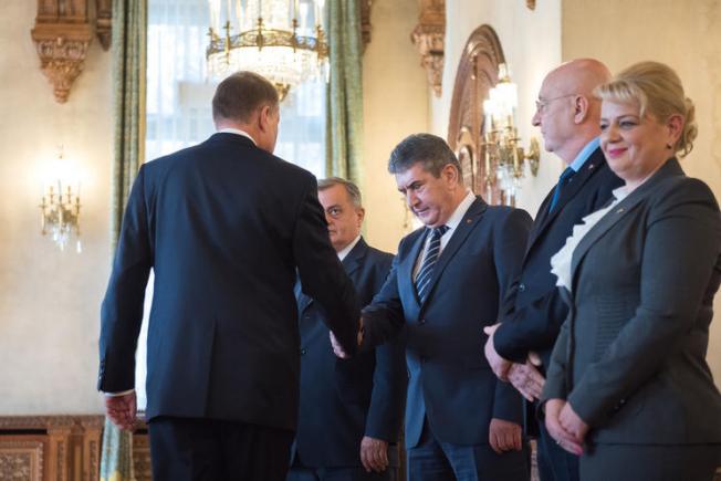 Soluţia lui Iohannis: demisia lui Gabriel Oprea!