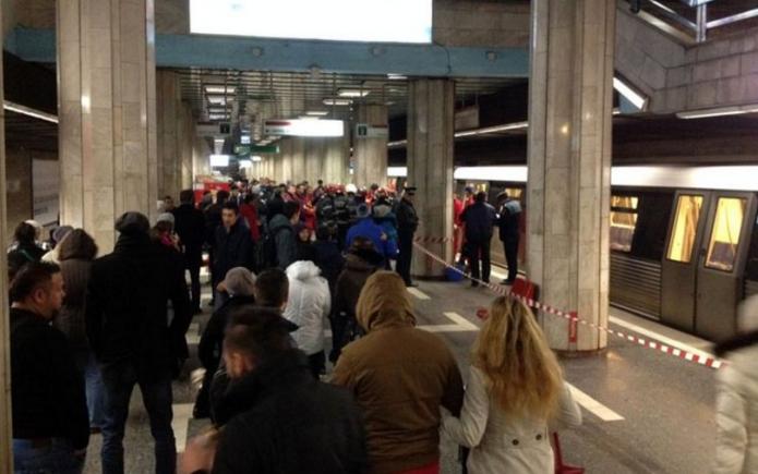 Tragedie la metrou. Un bărbat de 40 de ani a murit, după ce a căzut pe scări în staţia Păcii