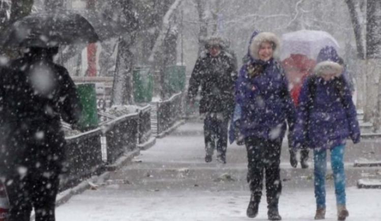 Prima ninsoare în Capitală! Meteorologii au anunțat prognoza pentru următoarele trei zile