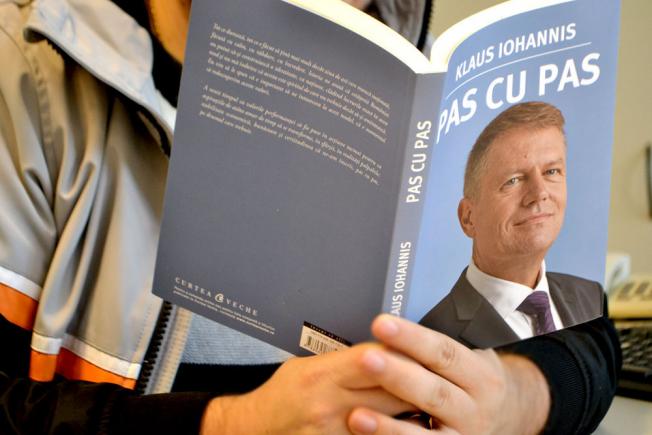 Iohannis-scriitorul, cenzurat de chinezi. Ce pasaje au scos din 