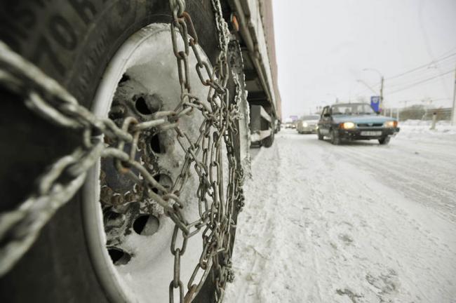 ATENŢIE ŞOFERI! Trafic în condiţii de iarnă. Care sunt zonele cu restricţii 