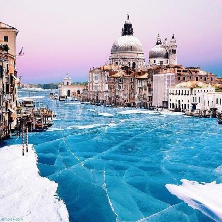 Veneţia îngheţată-bocnă, pentru prima oară în istorie! Imaginile care au înnebunit Internetul
