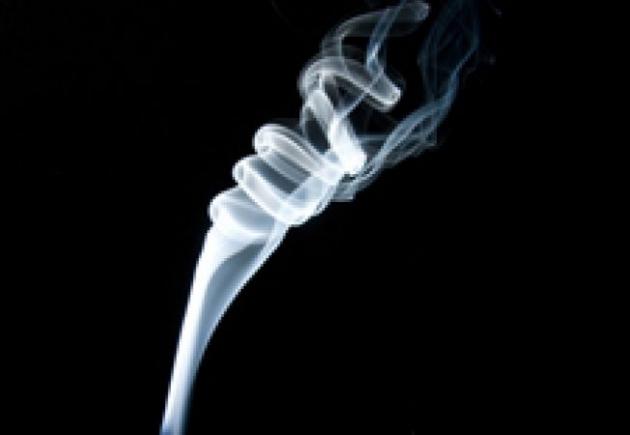 Utilizarea țigărilor electronice, mult mai sigură decât fumatul tradițional
