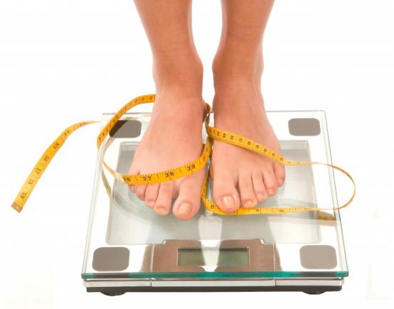 Unsprezece tipuri de cancer asociate cu excesul de greutate