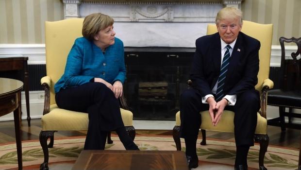 Trump a refuzat să dea mâna cu Merkel (VIDEO)