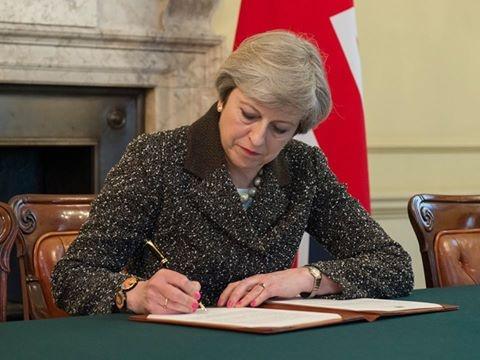 UPDATE. OFICIAL. Theresa May a semnat scrisoarea care va declanşa BREXIT-ul