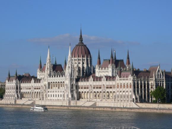Ungaria a aprobat legea ce ar putea obliga universitatea finanţată de Soros să se închidă