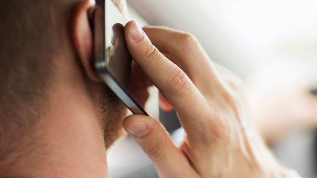 Italia: Un tribunalul a recunoscut legătura între apariția unei tumori și folosirea telefonului mobil 