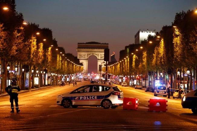 Prima imagine a autorului atacului terorist de pe Champs Elysee (FOTO)
