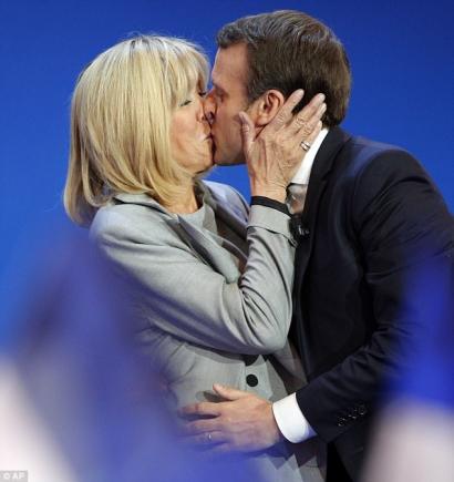 Soţia lui Macron, mai în vârstă cu 25 de ani. El, acuzat de relaţii homosexuale (VIDEO)