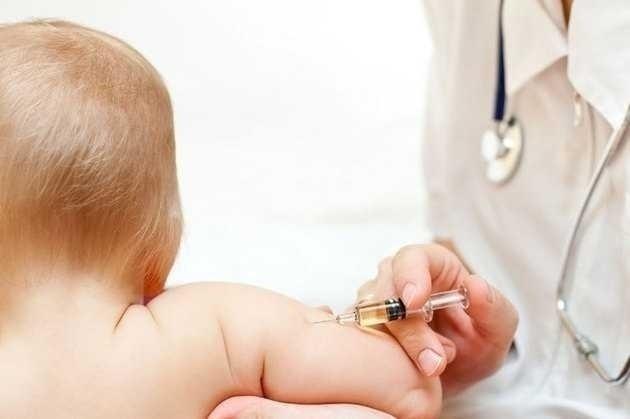 Organizaţia Mondială a Sănătăţii: Vaccinarea obligatorie în România ar rezolva problema imunizării copiilor