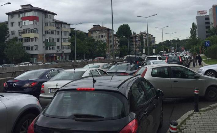 Cauza traficului infernal la intrarea în București dinspre DN1: stâlpișorii galbeni!