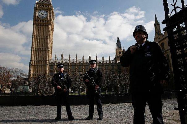 Marea Britanie: 50.000 de polițiști și jandarmi asigură protecția în secțiile de vot