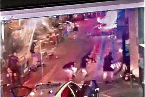 Momentul în care teroriștii din Londra sunt uciși de polițiști (VIDEO)