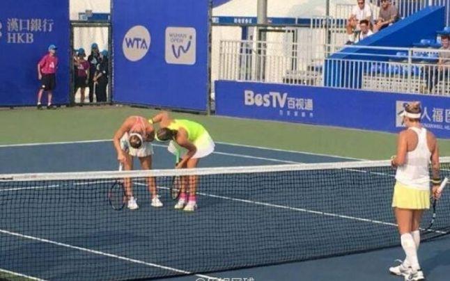 Incident, Halep - Ostapenko: M-a lovit aproape de ureche, mingea avea cam 150 de kilometri pe oră!