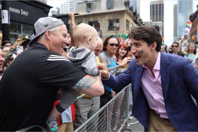 Justin Trudeau, premierul Canadei, cu copiii și soția la parada gay (VIDEO)