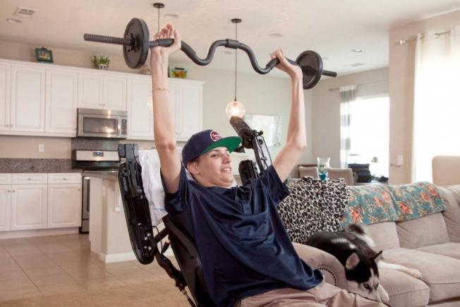 Premieră medicală! O persoană paralizată și-a recapătat mobilitatea părții superioare a corpului, după un tratament cu celule stem