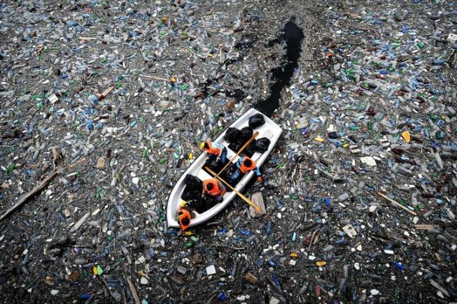 Concluzie alarmantă: Am ajuns să trăim pe Planeta de plastic