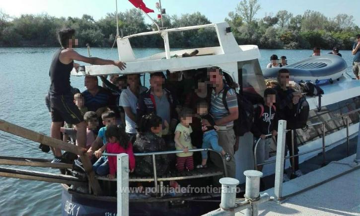 O ambarcaţiune cu 69 de imigranţi, prinsă pe mare, lângă Mangalia